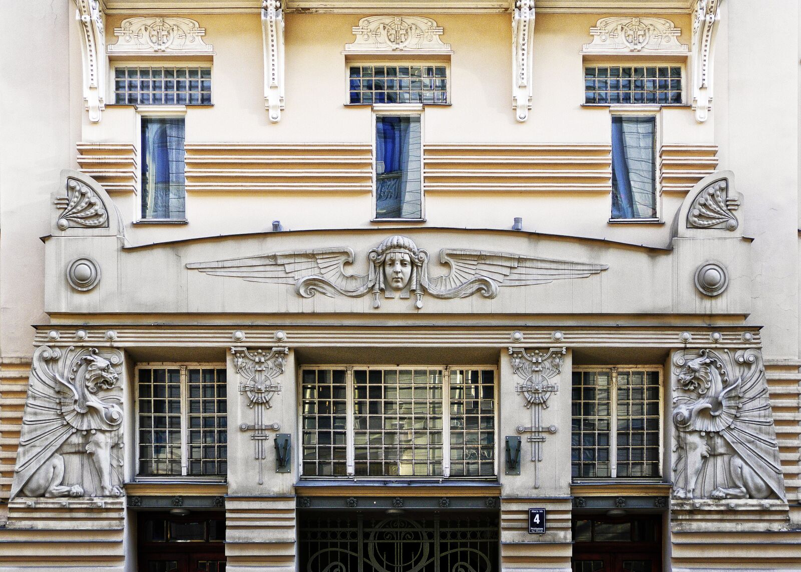 Panasonic Lumix DMC-FZ1000 sample photo. Art nouveau, facade, architecture photography