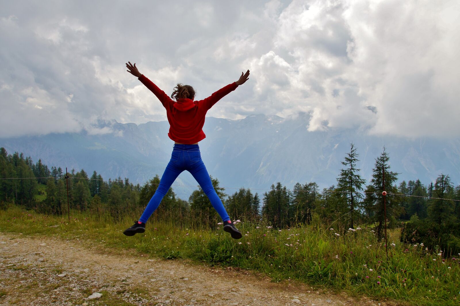 Sony SLT-A58 sample photo. Alps, girl, jump photography