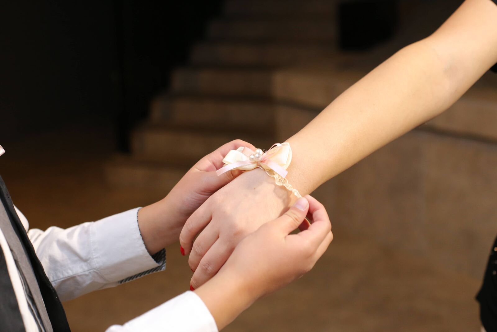 Canon EOS 6D + Canon EF 50mm F1.4 USM sample photo. Boyfriend, girlfriend, hands, love photography