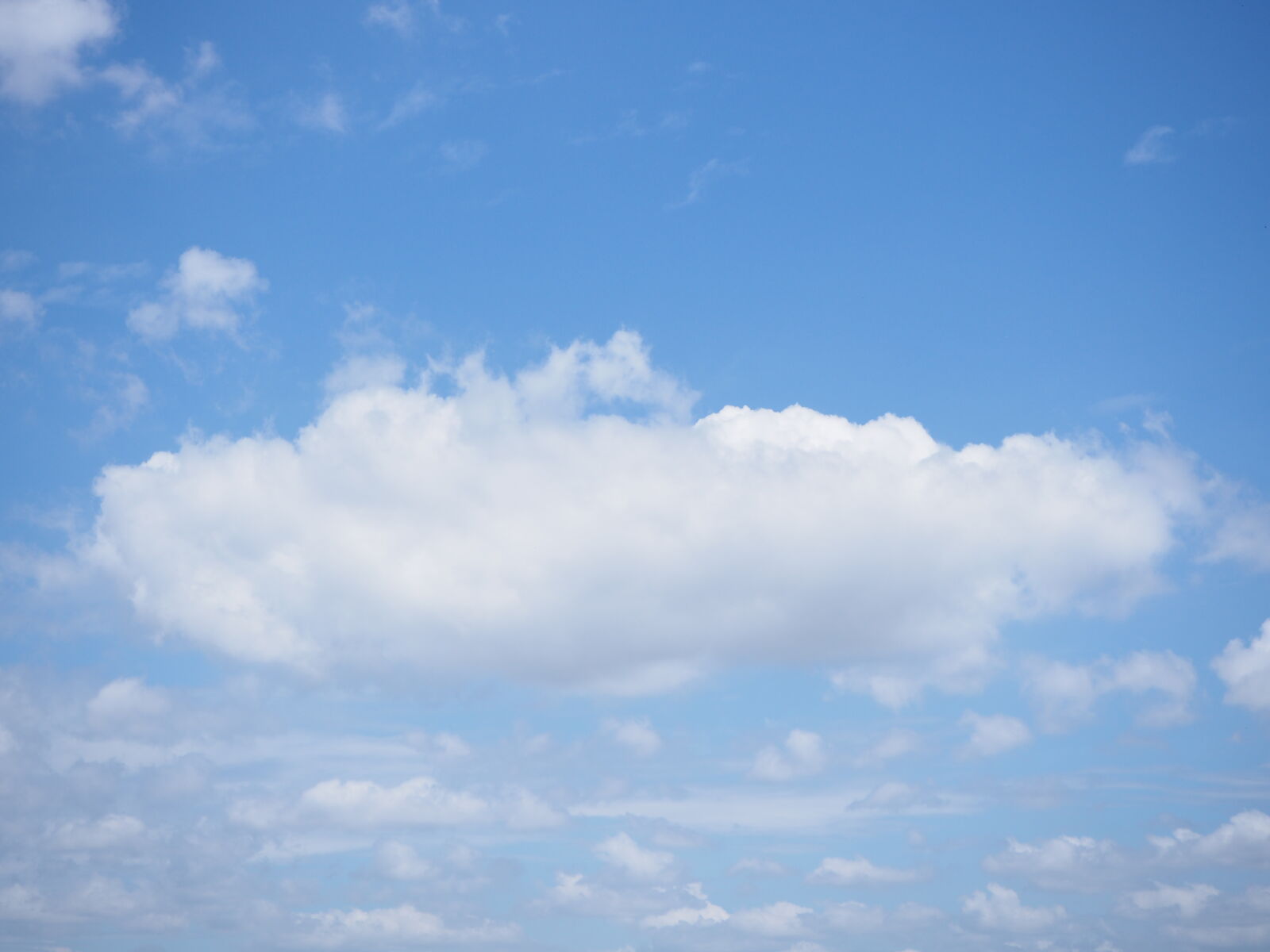 Olympus OM-D E-M10 II sample photo. Blue, blue, sky, clouds photography