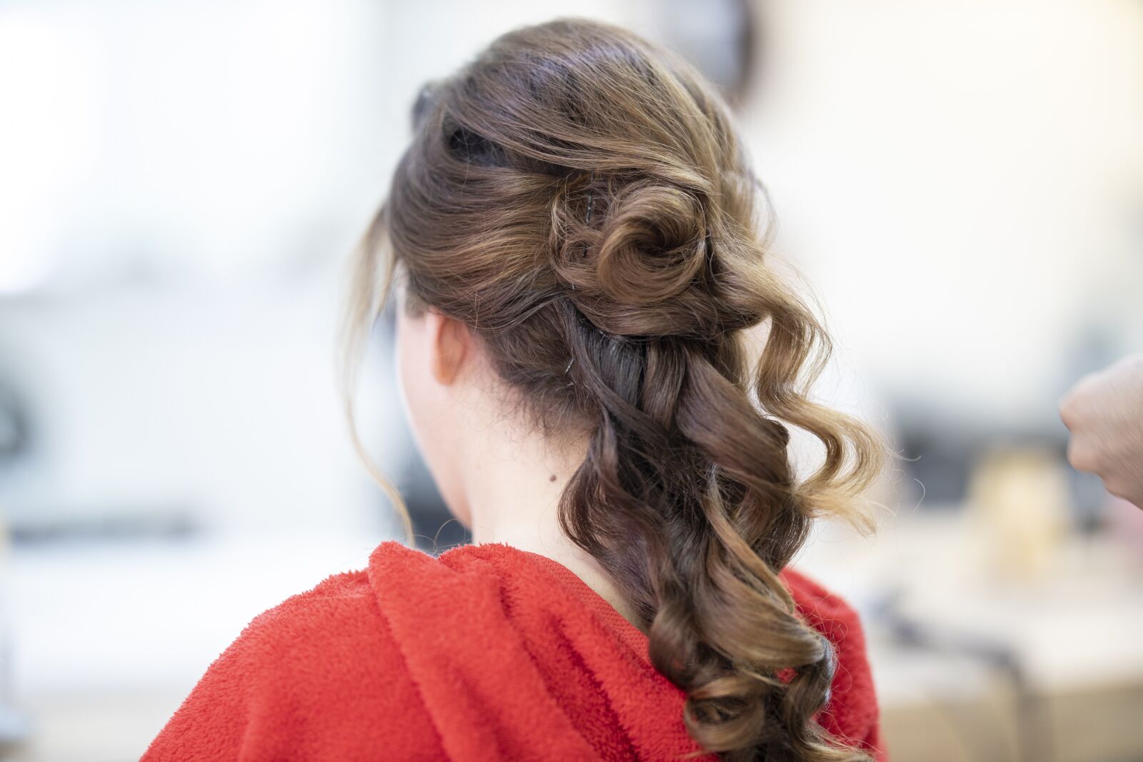 Canon RF 85mm F1.2L USM sample photo. Hairdresser, maintenance, hair photography