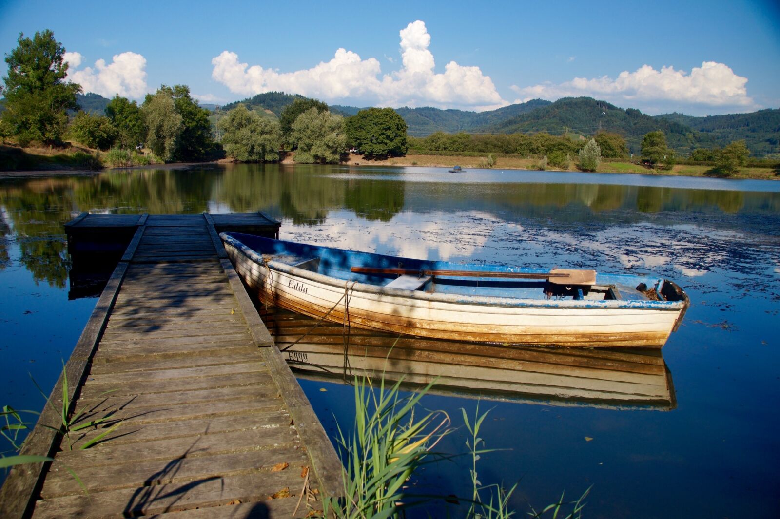 Sony SLT-A58 sample photo. Boat, lake, water photography