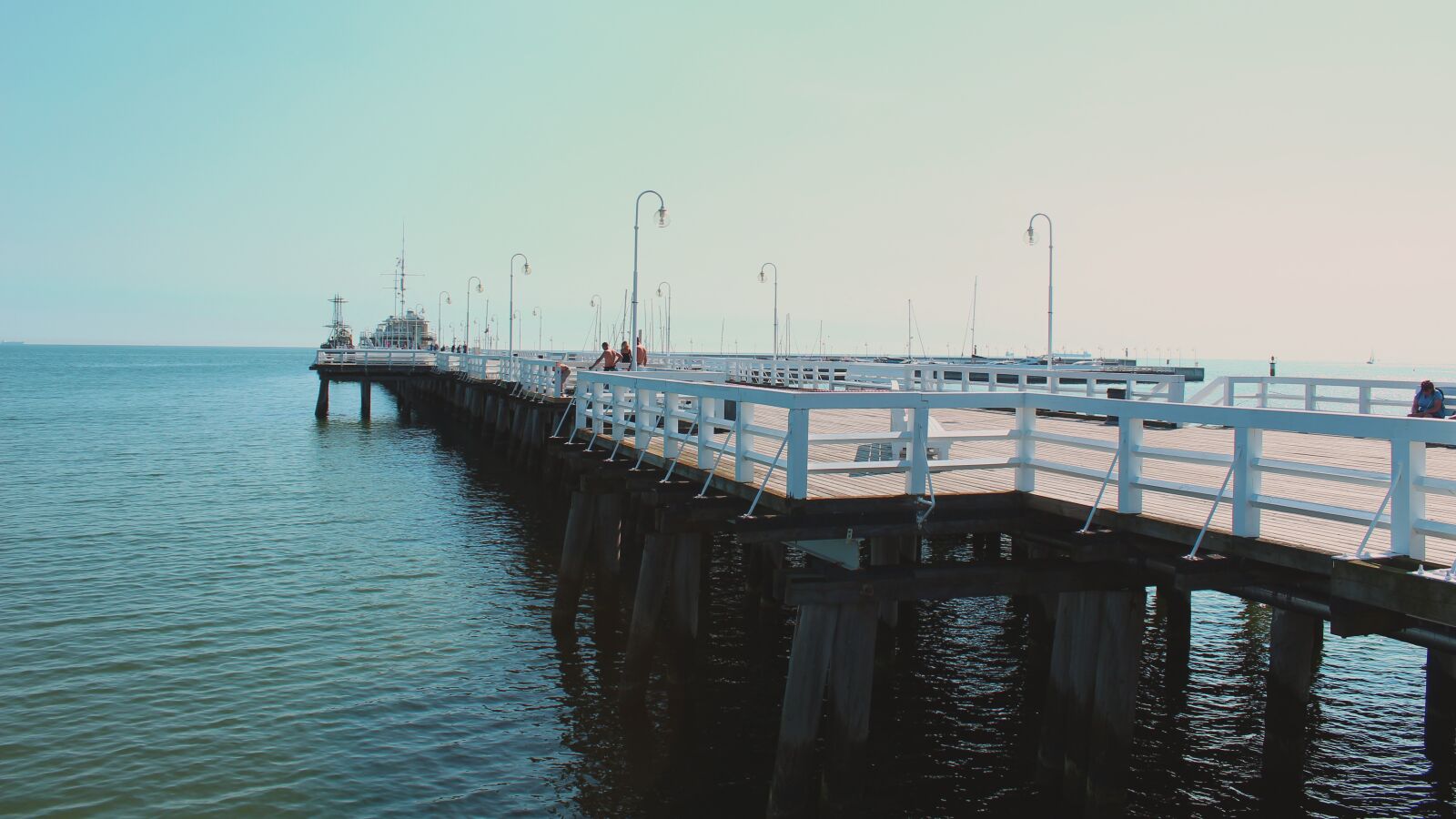 Canon EOS 4000D (EOS Rebel T100 / EOS 3000D) sample photo. The pier, sea, the photography