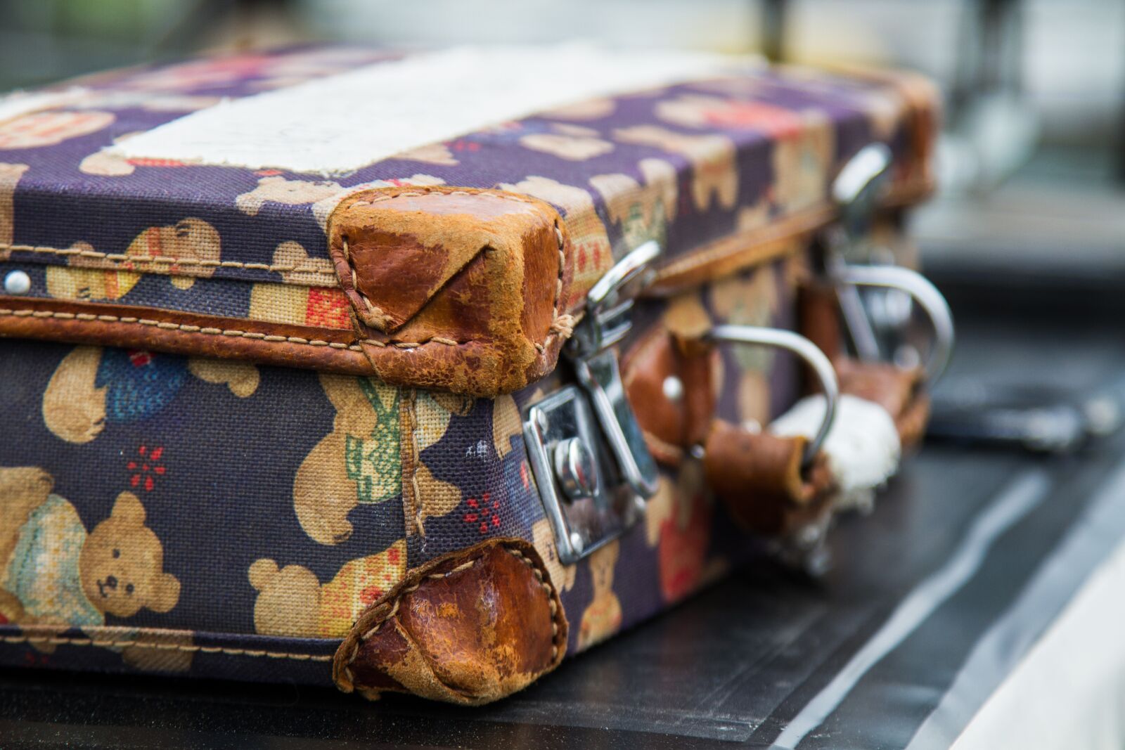 Canon EOS 7D + Canon EF 24-105mm F4L IS USM sample photo. Luggage, theater, travel photography