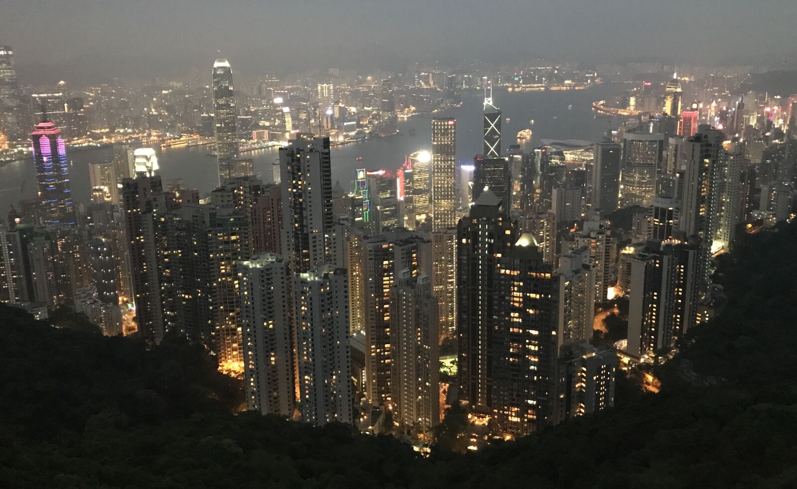 iPhone 7 back camera 3.99mm f/1.8 sample photo. Hongkong, metropole, nachtleben photography