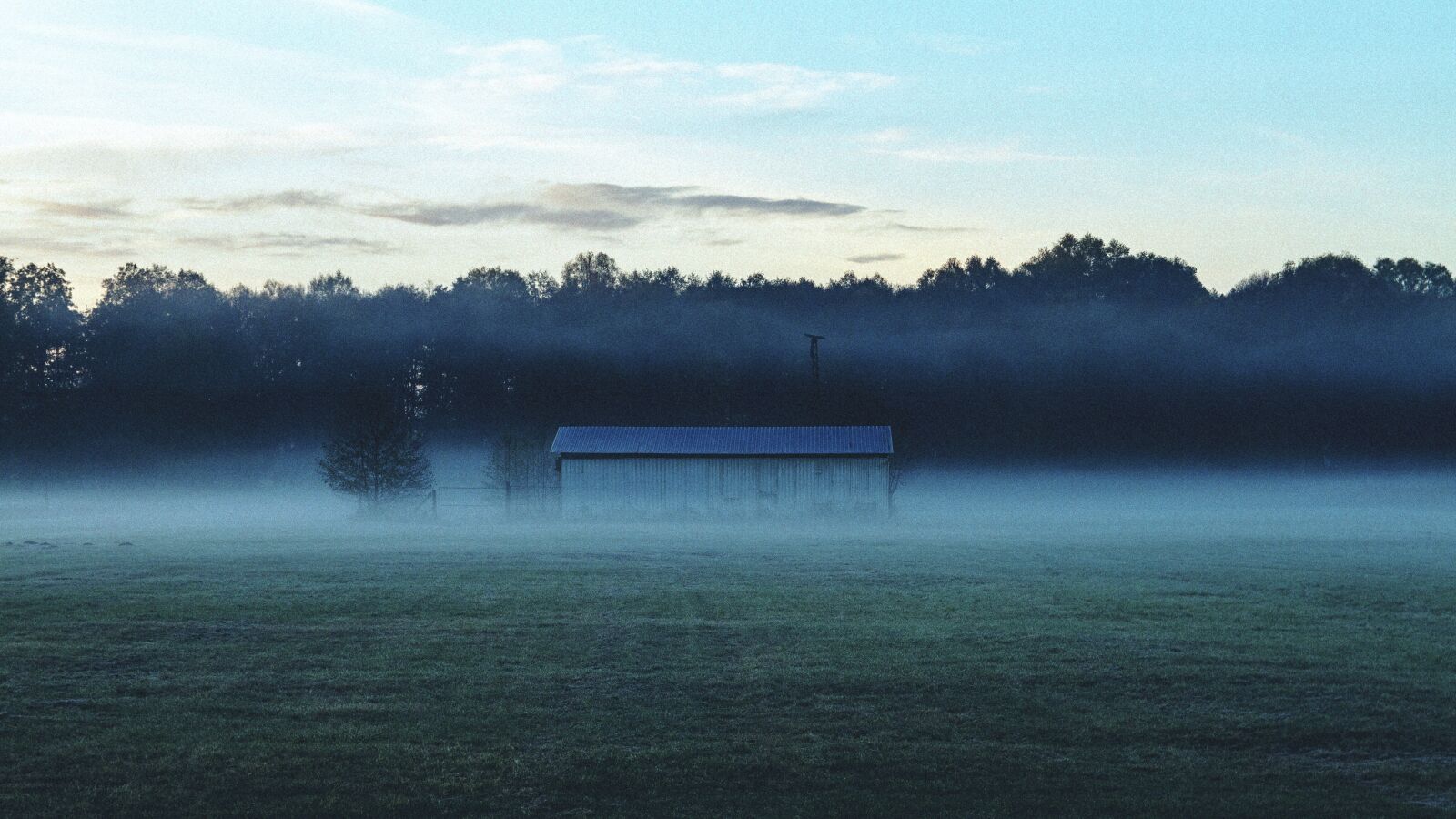 Canon EOS 7D sample photo. Barn, fog, nature photography