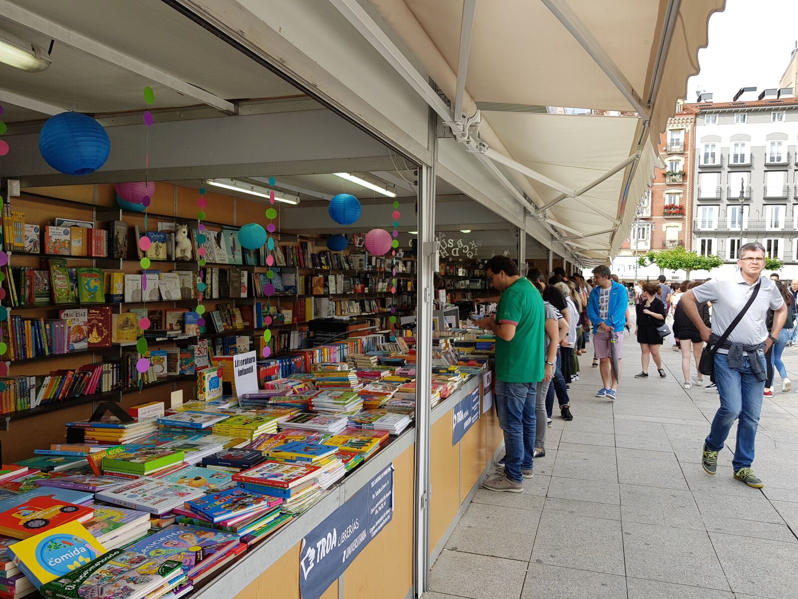 Samsung Galaxy S8 sample photo. Bookstore, pamplona, spain photography