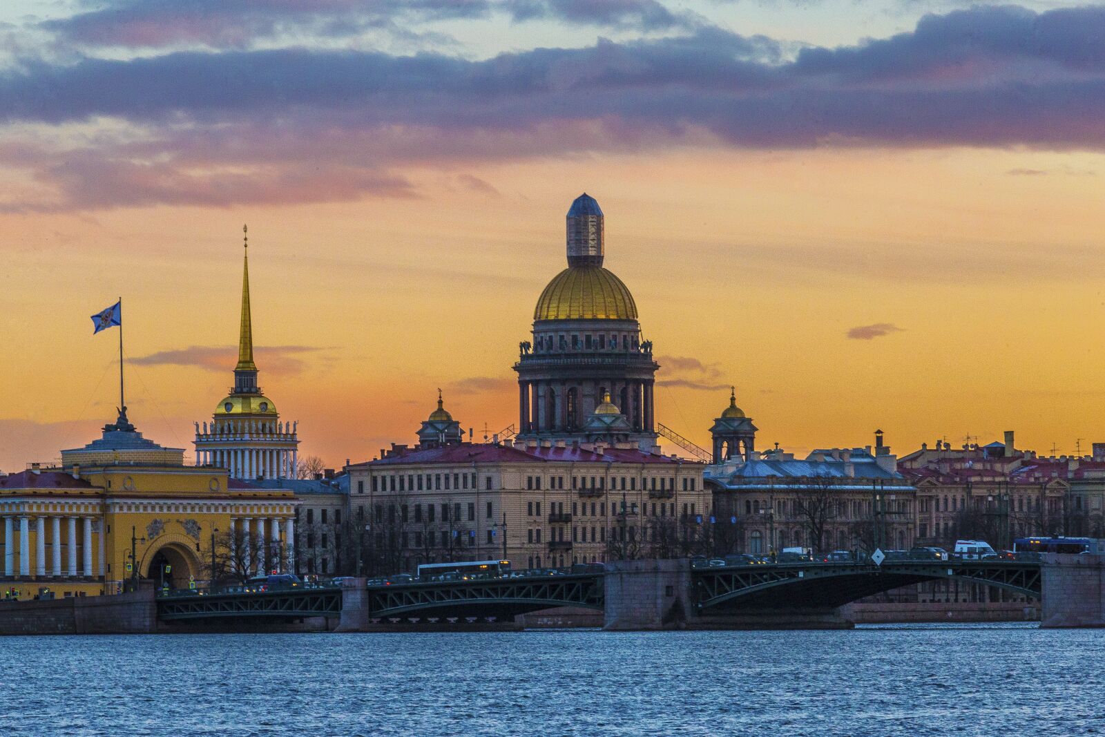 Canon EOS 6D + Canon EF 70-200mm F4L USM sample photo. St petersburg, stroll, city photography