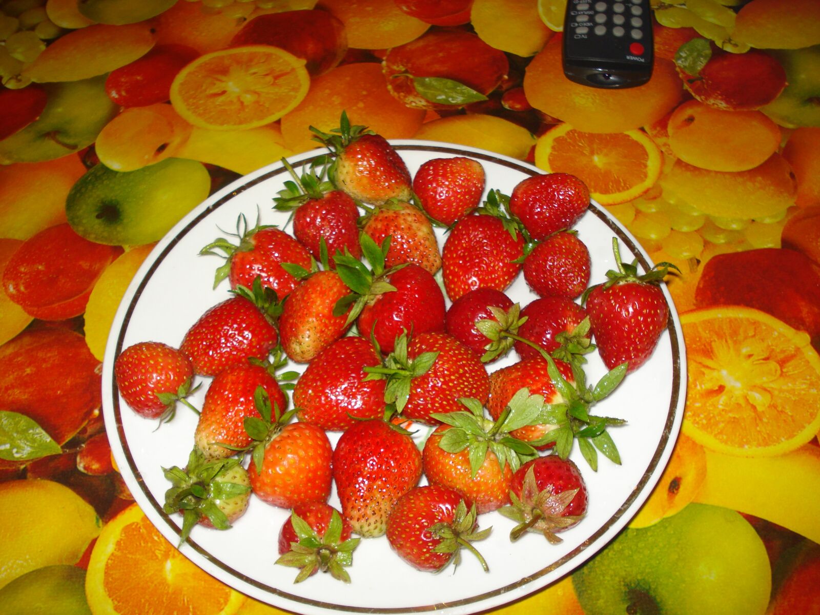Sony DSC-W35 sample photo. Berry, strawberry, fruit photography