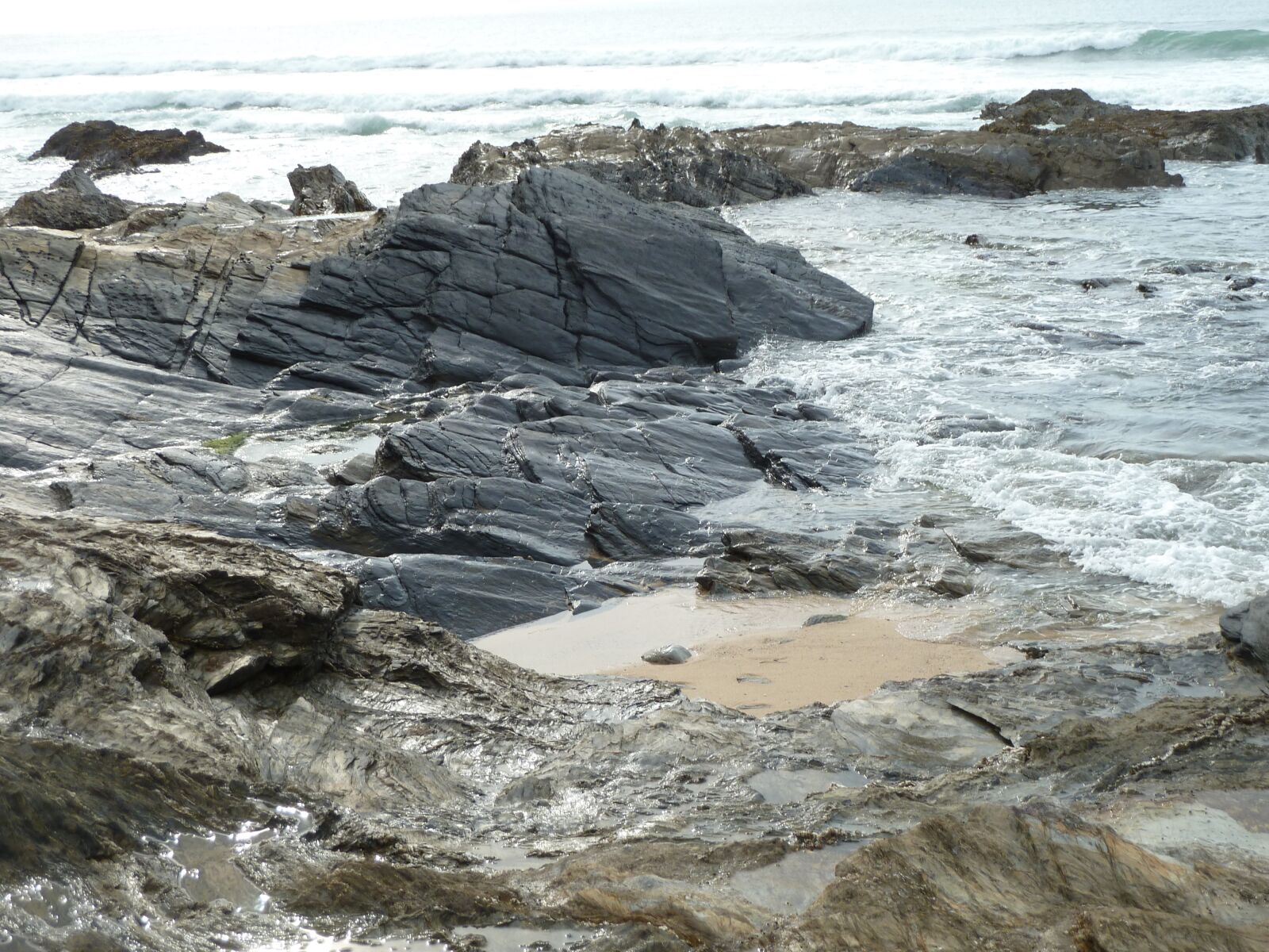 Leica V-Lux 20 sample photo. Coast, portugal, slate photography
