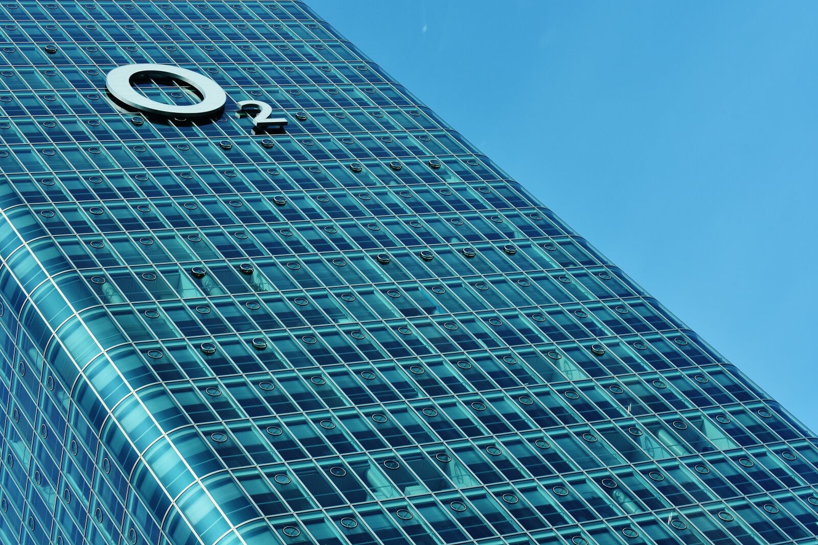 Nikon D7200 sample photo. Munich, o2, building photography