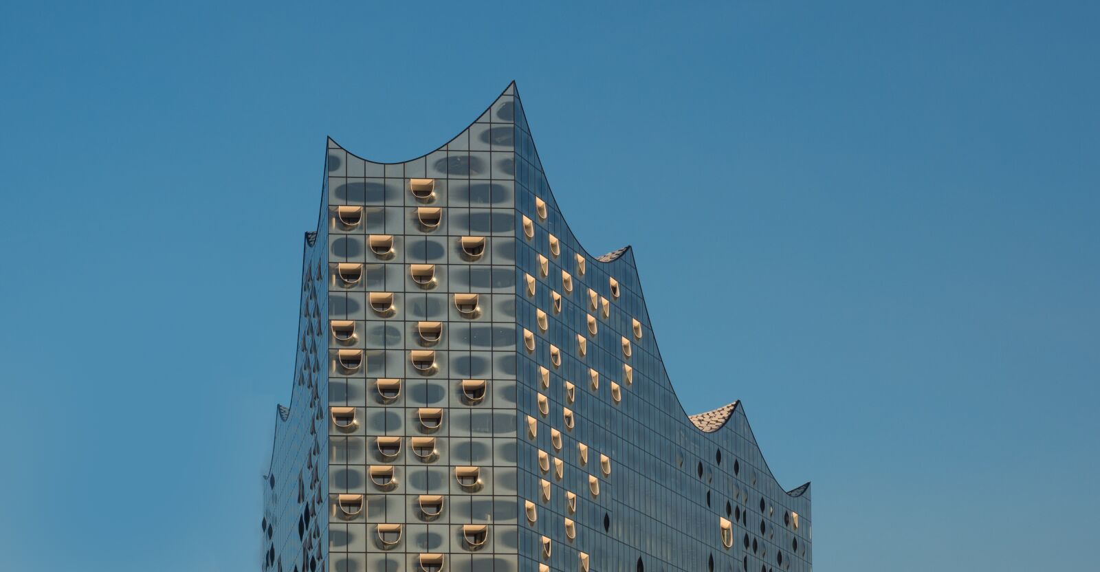 Olympus OM-D E-M1 Mark II + Olympus M.Zuiko Digital ED 12-40mm F2.8 Pro sample photo. Architecture, building, city photography