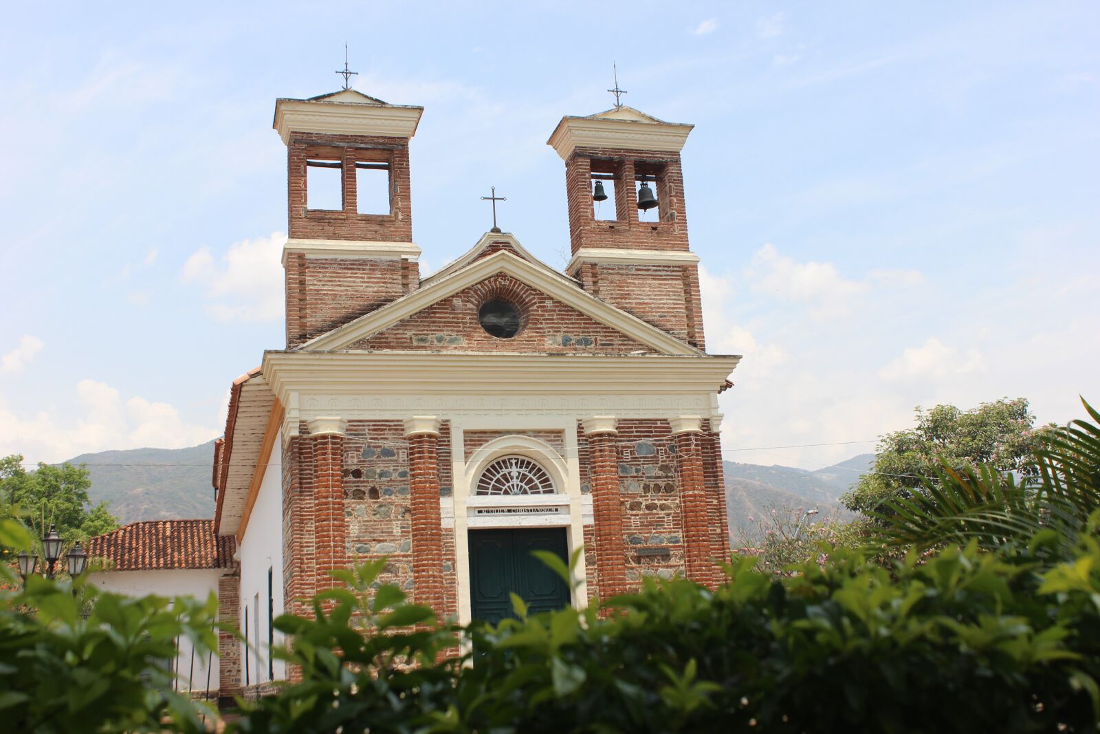 Canon EOS 600D (Rebel EOS T3i / EOS Kiss X5) sample photo. Church, people, religion photography