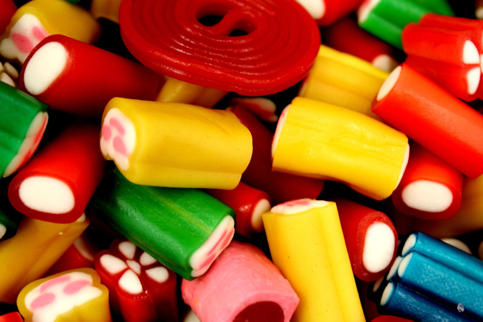 Canon EOS 1200D (EOS Rebel T5 / EOS Kiss X70 / EOS Hi) sample photo. Focus, candies, sweets photography