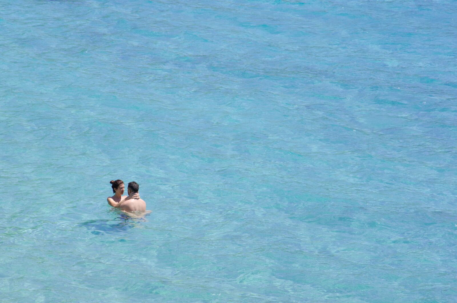 Nikon D7000 sample photo. Couple, sea, kissing photography