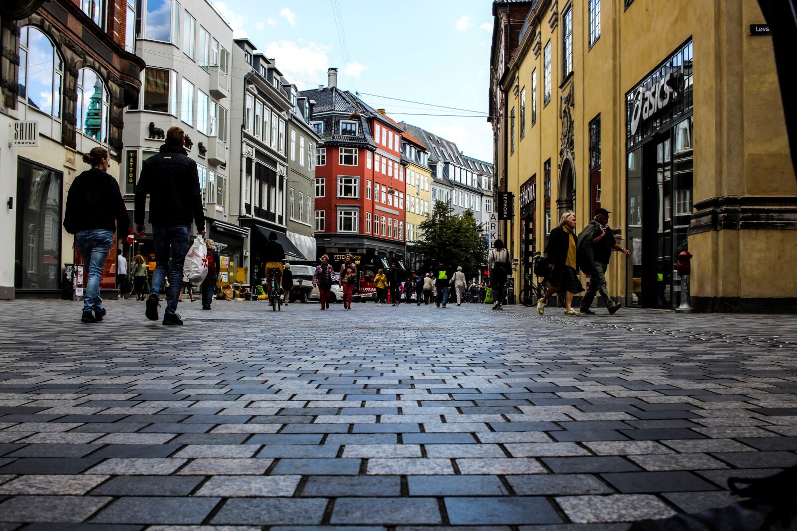 Canon EF-S 24mm F2.8 STM sample photo. City, alley, shopping arcade photography