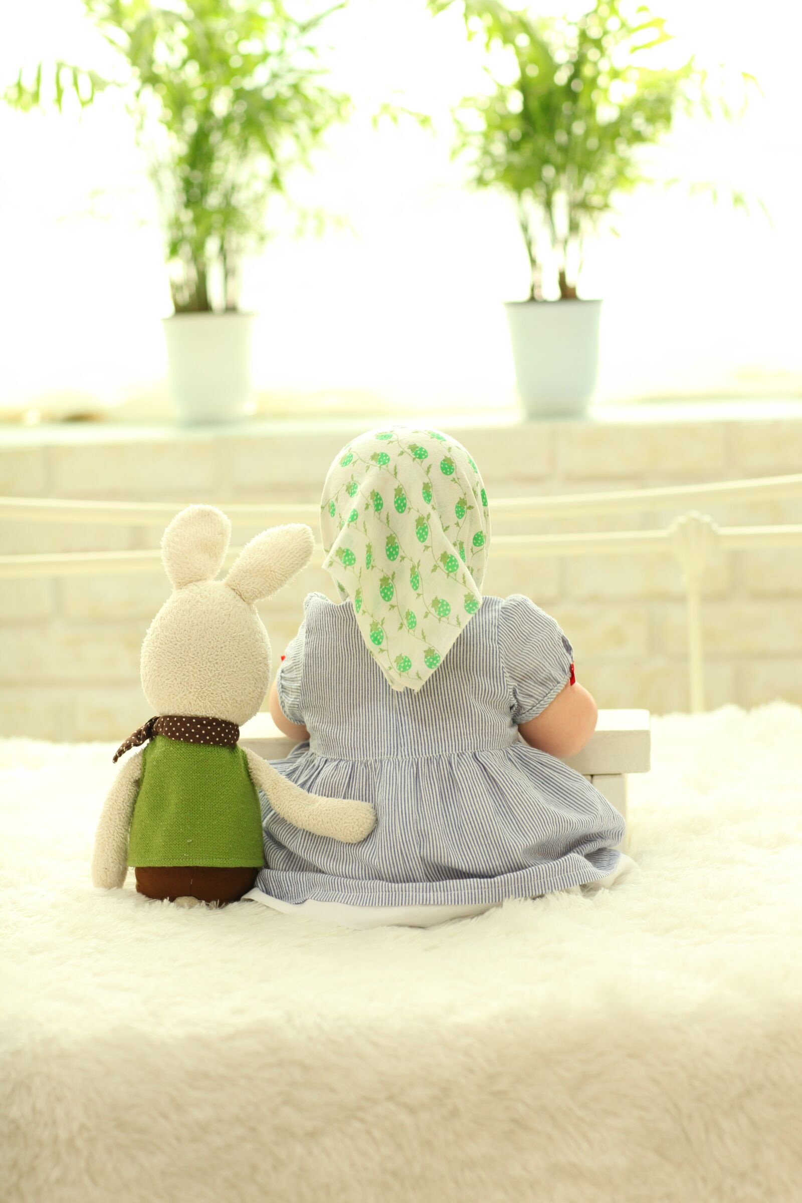 Canon EOS 5D Mark II sample photo. Baby behind, baby, pooping photography