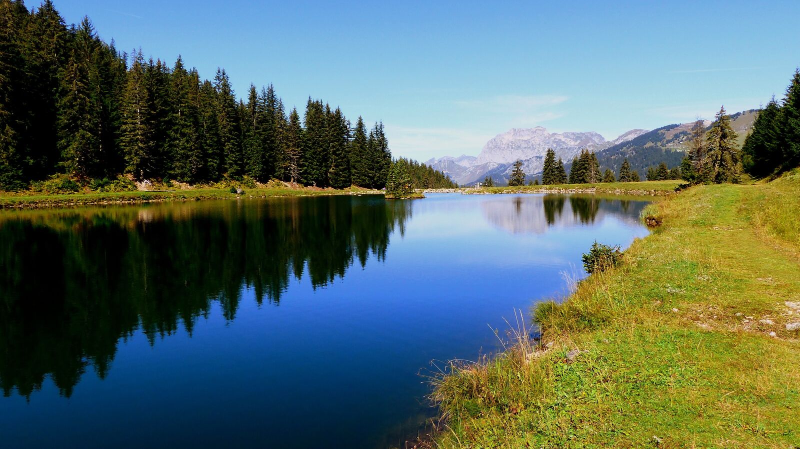 Panasonic Lumix DMC-FZ200 sample photo. Nature, lake, alpine photography