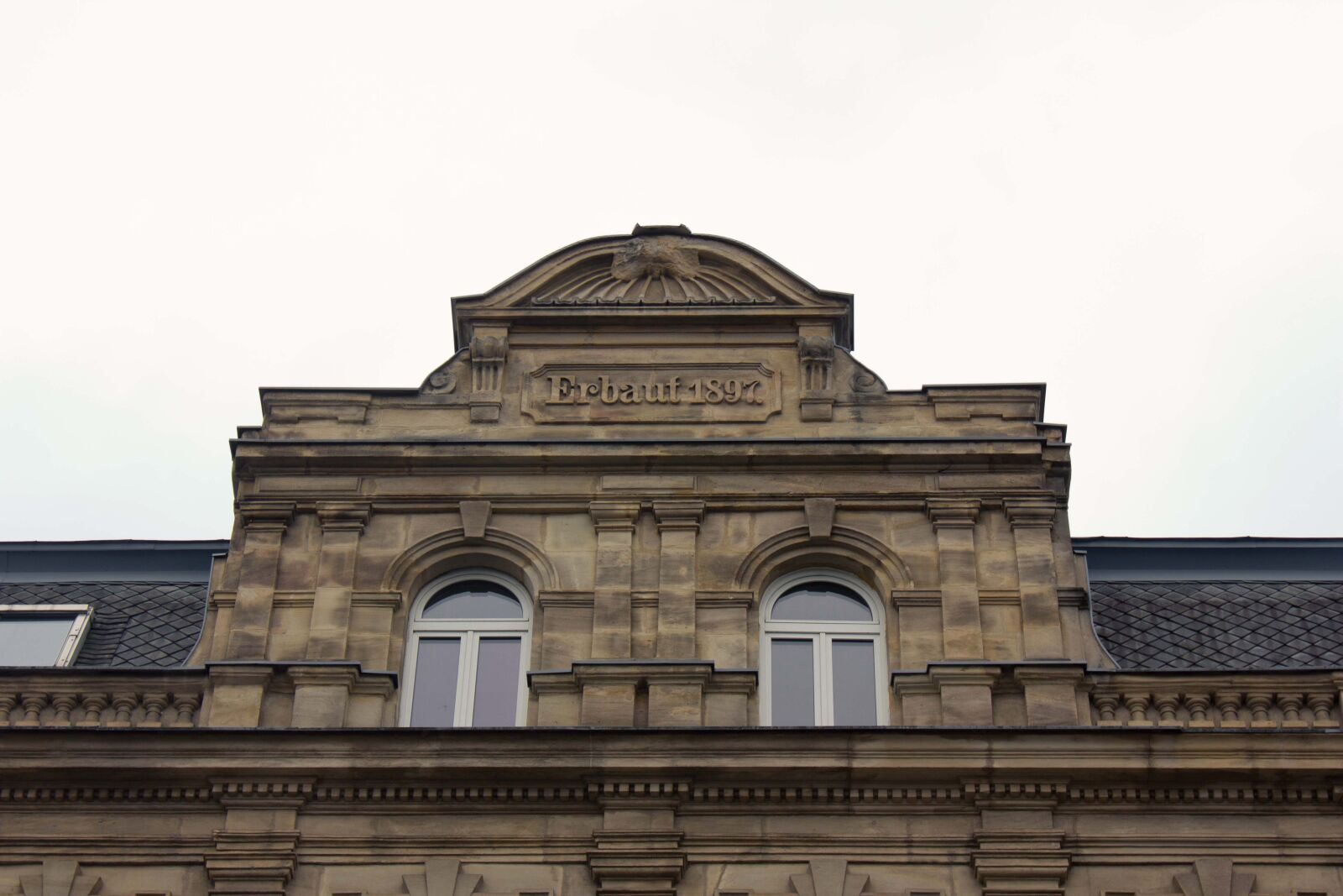 Canon EOS 550D (EOS Rebel T2i / EOS Kiss X4) sample photo. Facade, window, architecture photography
