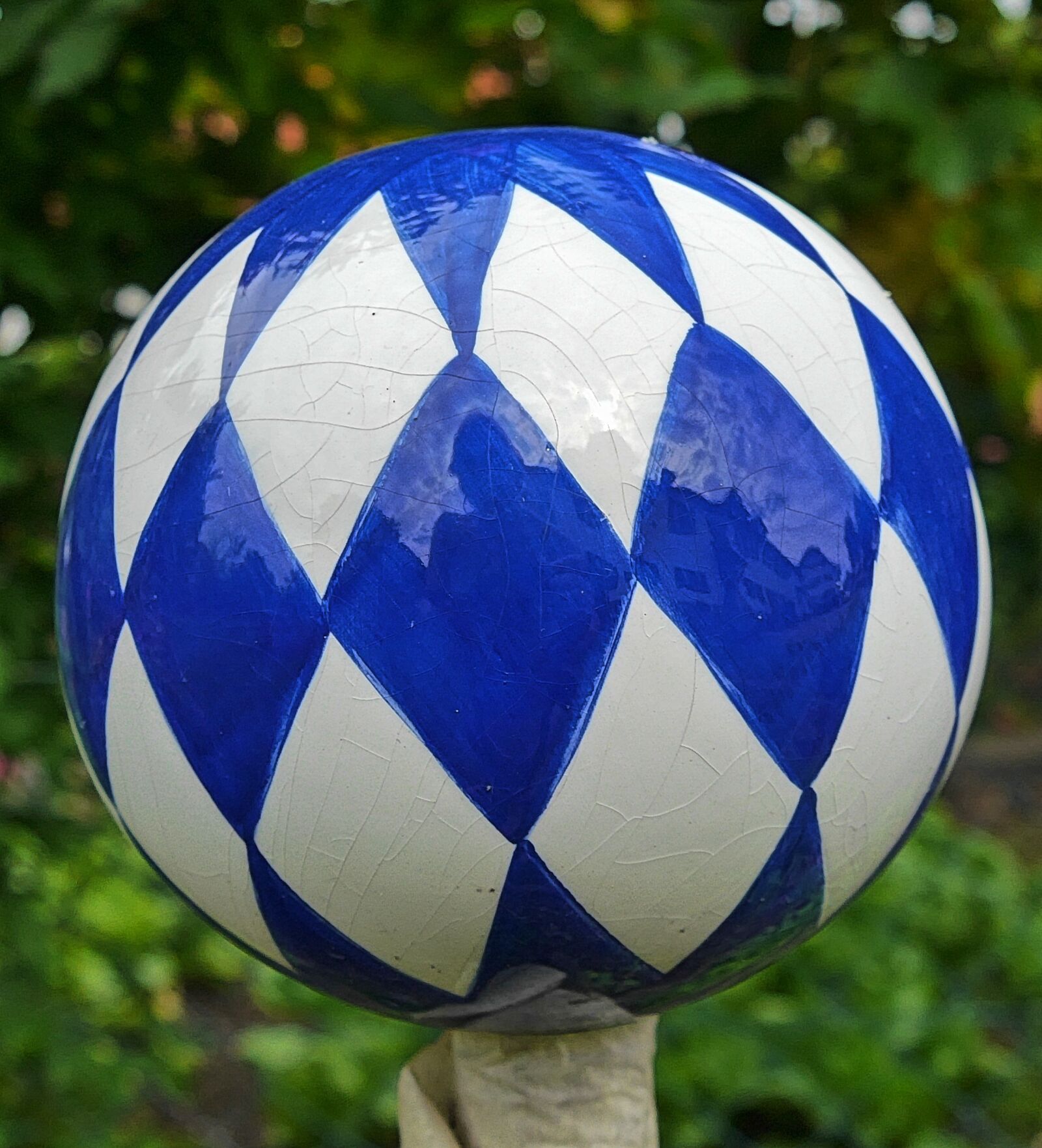 Panasonic Lumix DMC-G6 sample photo. Garden globe, solid ball photography
