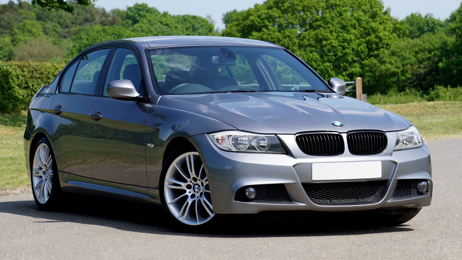 Sony E 55-210mm F4.5-6.3 OSS sample photo. Car, bmw, vehicle photography