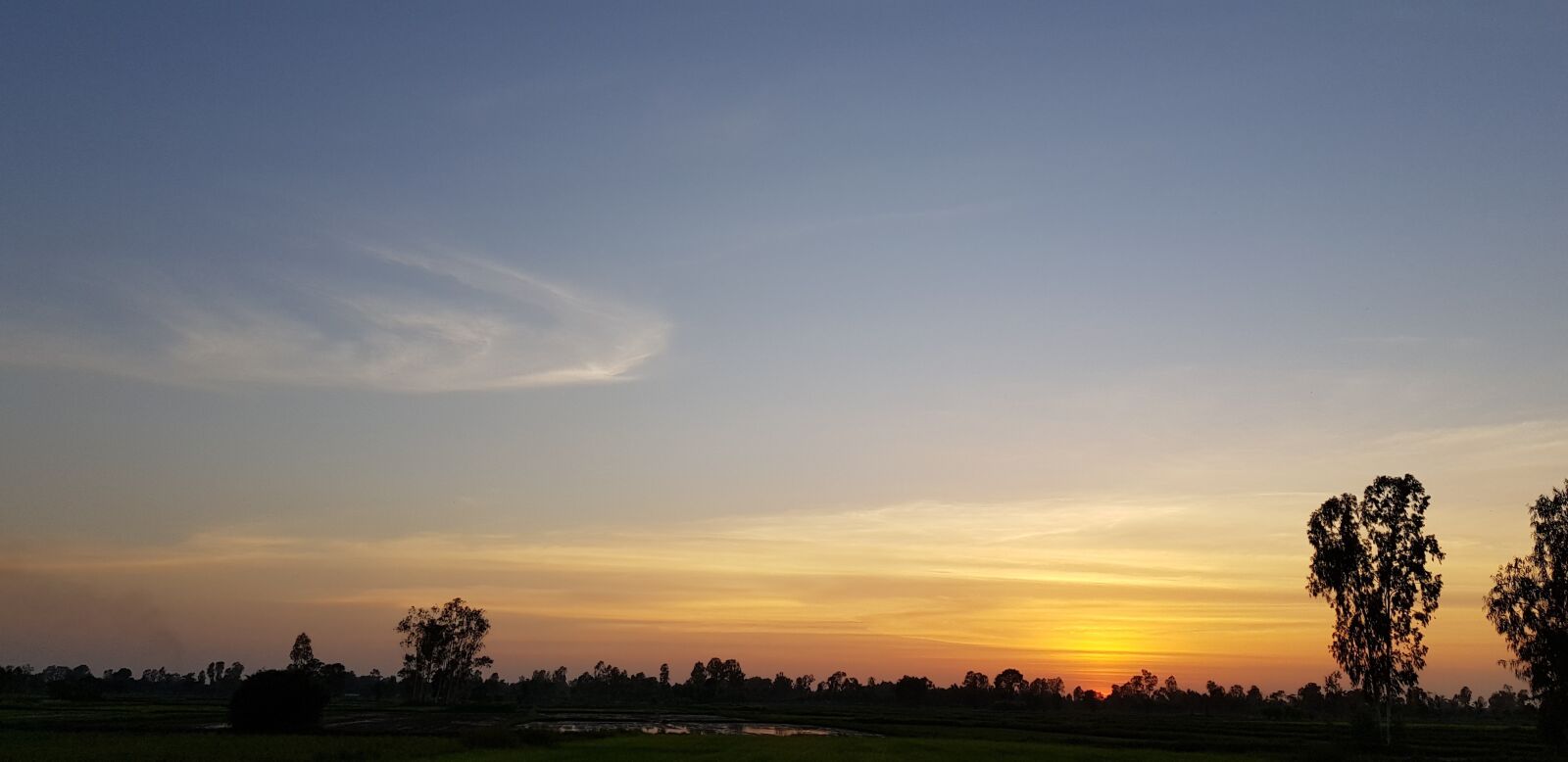 Samsung Galaxy S8+ sample photo. Sky, evening, warm natural photography
