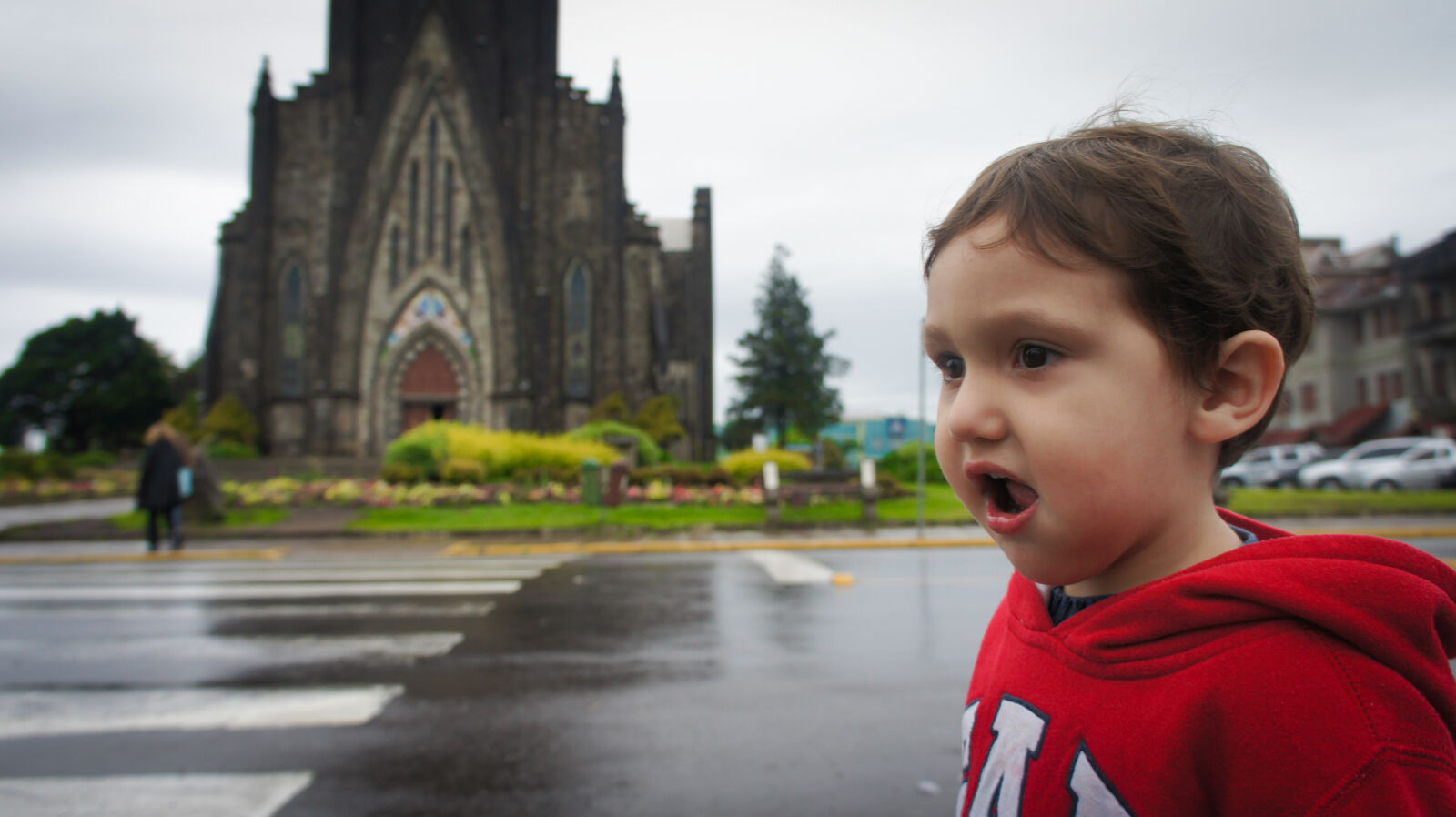 Sony Alpha NEX-3 + Sony E 18-55mm F3.5-5.6 OSS sample photo. Boy, children, chruch, crossroad photography