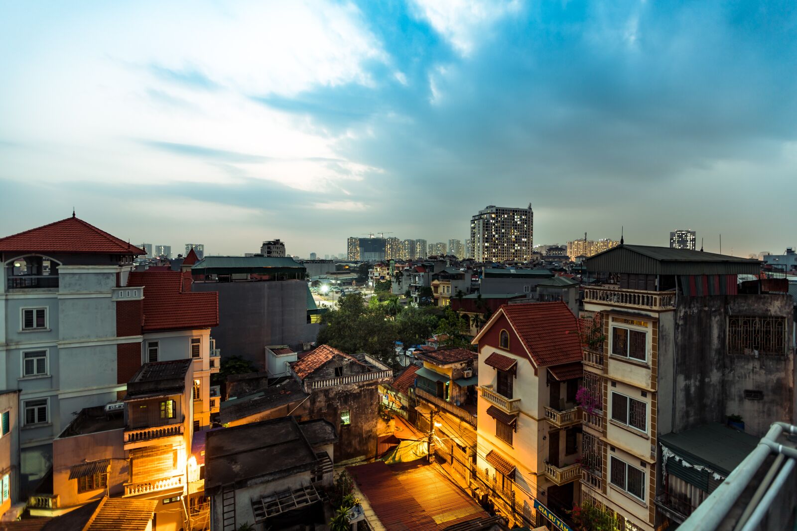 Canon EOS 6D Mark II + Canon EF 16-35mm F2.8L II USM sample photo. Urbanization, building, sky photography