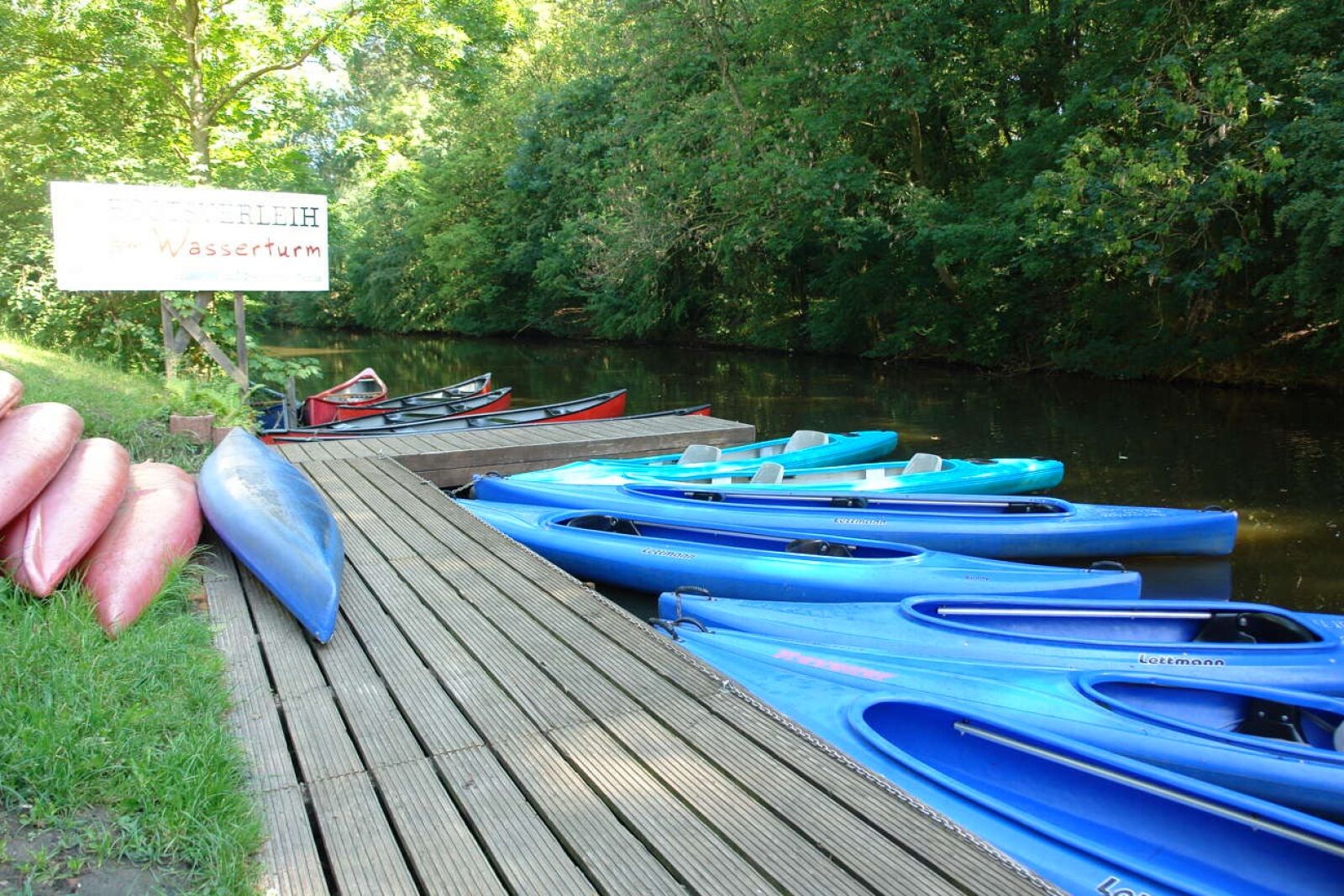 Sony DSC-R1 sample photo. Emden, canoes, boat photography