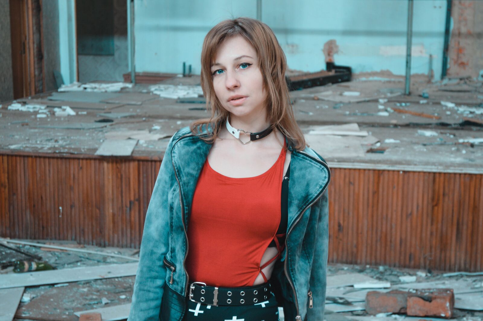Nikon D3200 sample photo. Girl, devastation, dump photography