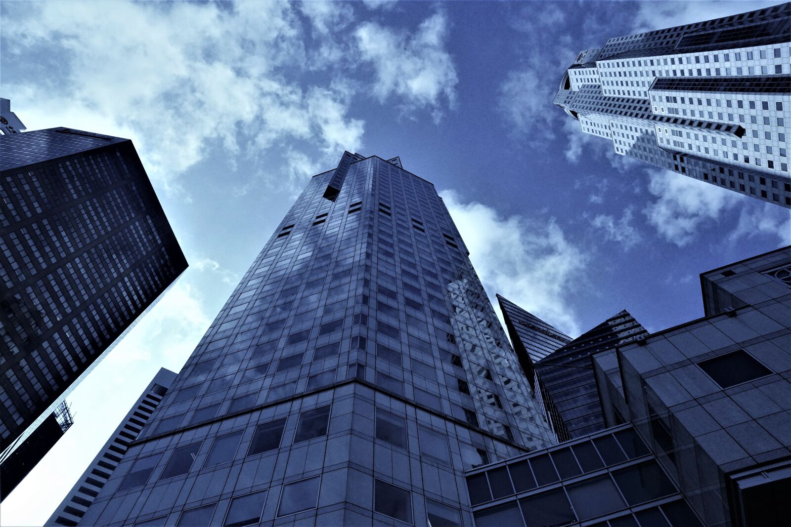 Sony ILCA-77M2 + Sony DT 16-50mm F2.8 SSM sample photo. Architecture, city, skyscraper photography