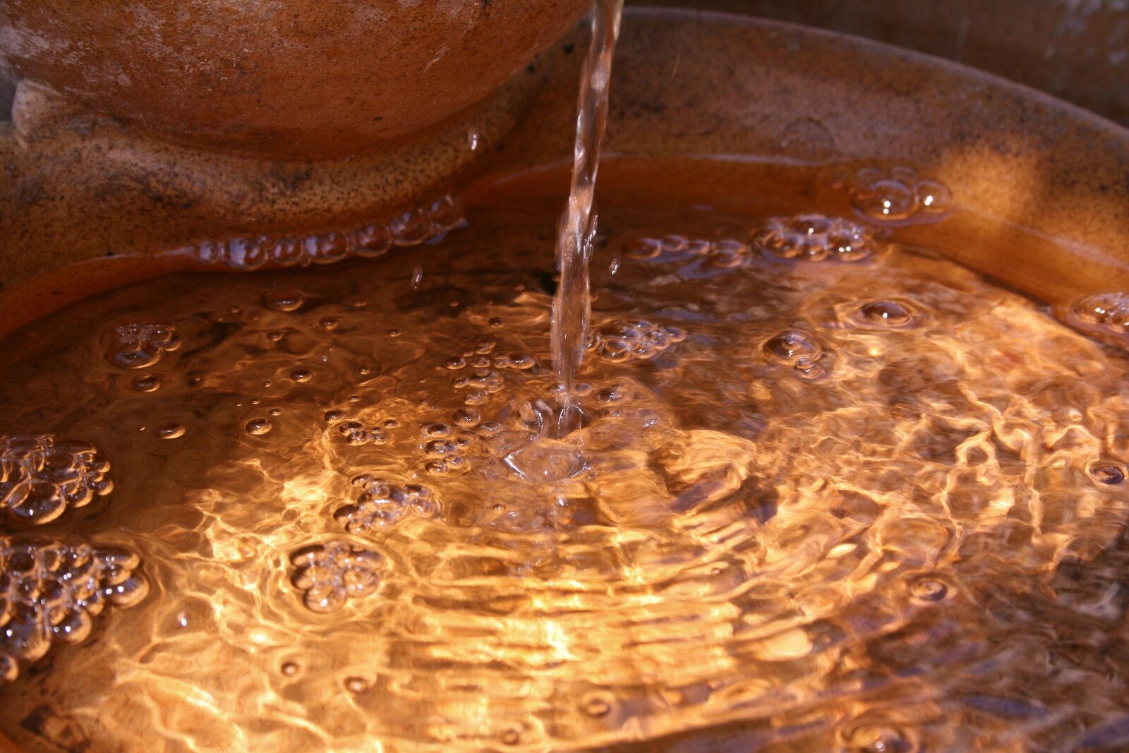 Canon EOS 400D (EOS Digital Rebel XTi / EOS Kiss Digital X) sample photo. Golden, water, refection photography