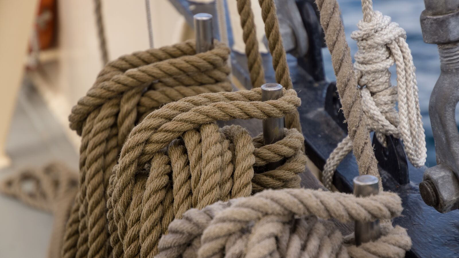 Sony SLT-A65 (SLT-A65V) + Tamron 16-300mm F3.5-6.3 Di II VC PZD Macro sample photo. Rope, knot, tied photography