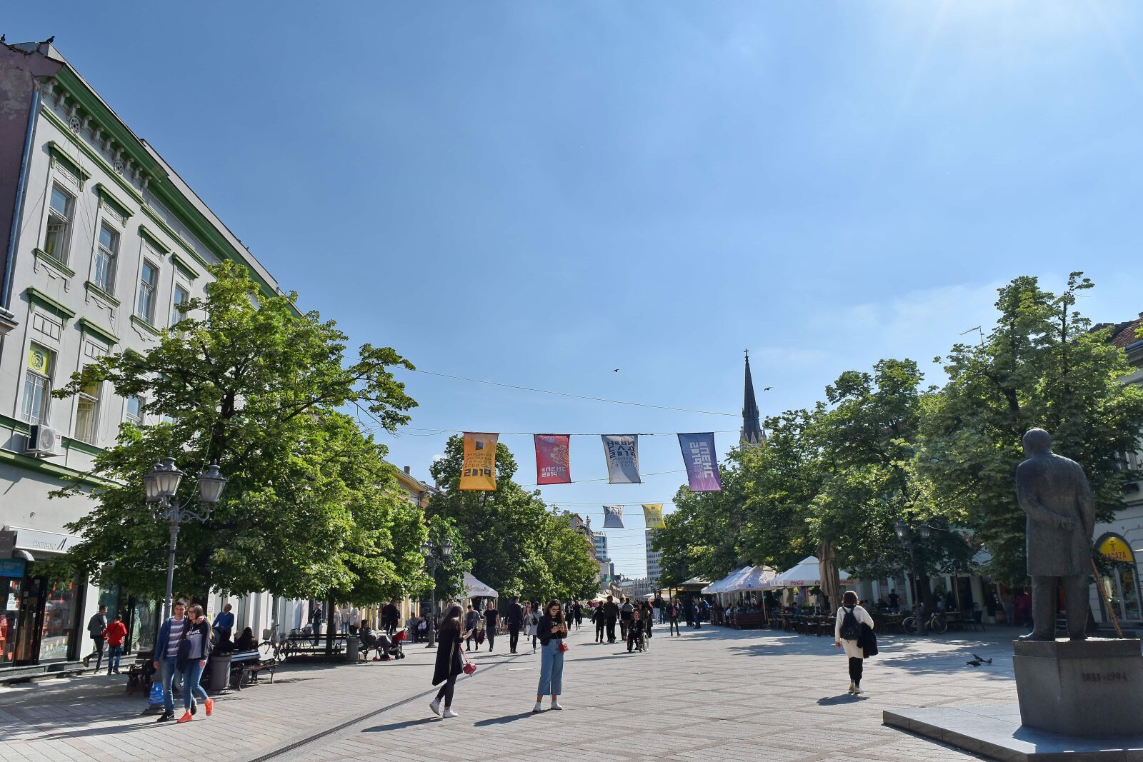 Nikon D5500 sample photo. Crowd, tourist, urban area photography