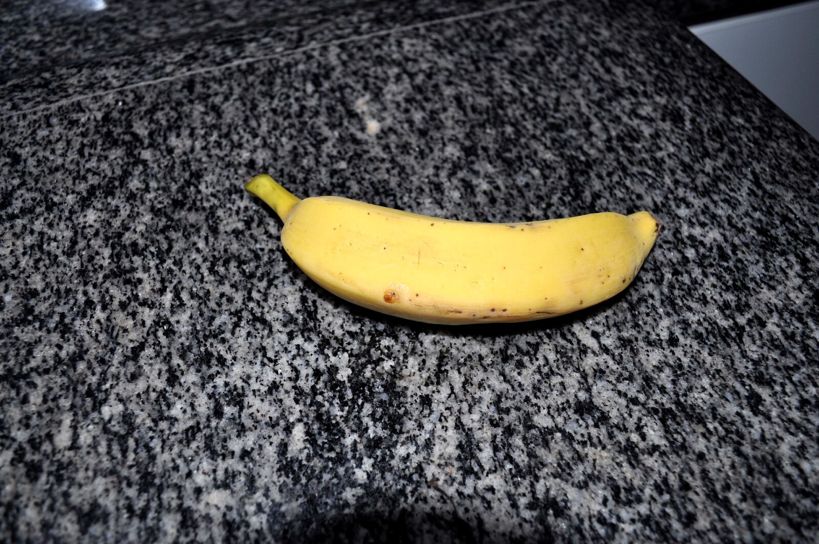 Nikon D5000 sample photo. Ripe, yellow, bananas kitchen photography