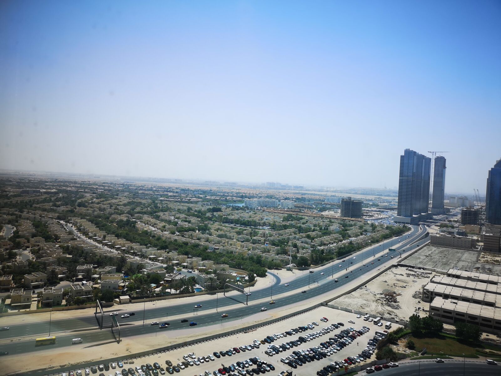 HUAWEI CLT-L29 sample photo. Dubai, from above, street photography