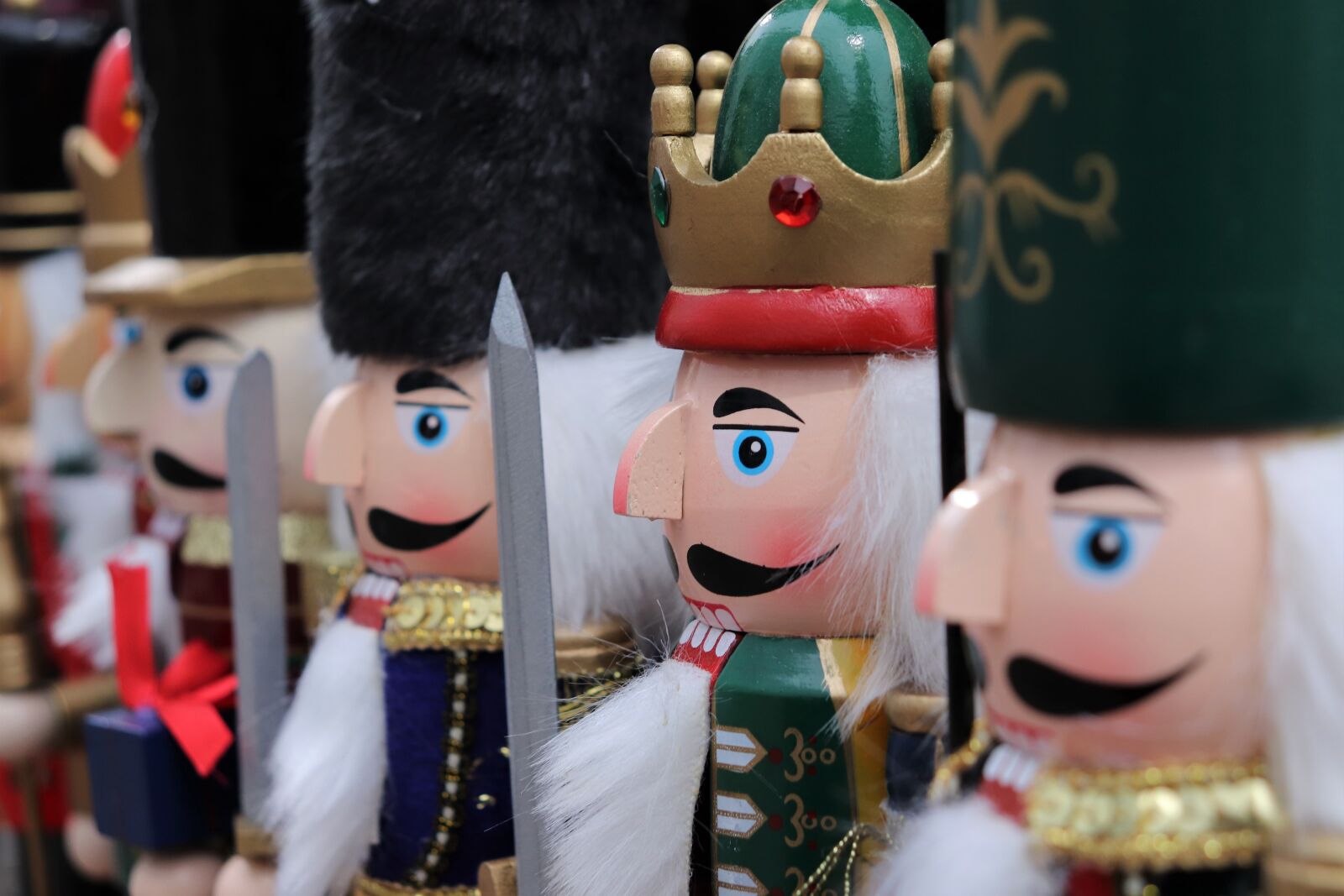 Canon EOS 200D (EOS Rebel SL2 / EOS Kiss X9) sample photo. Nusskracker figure, nutcracker, toy photography