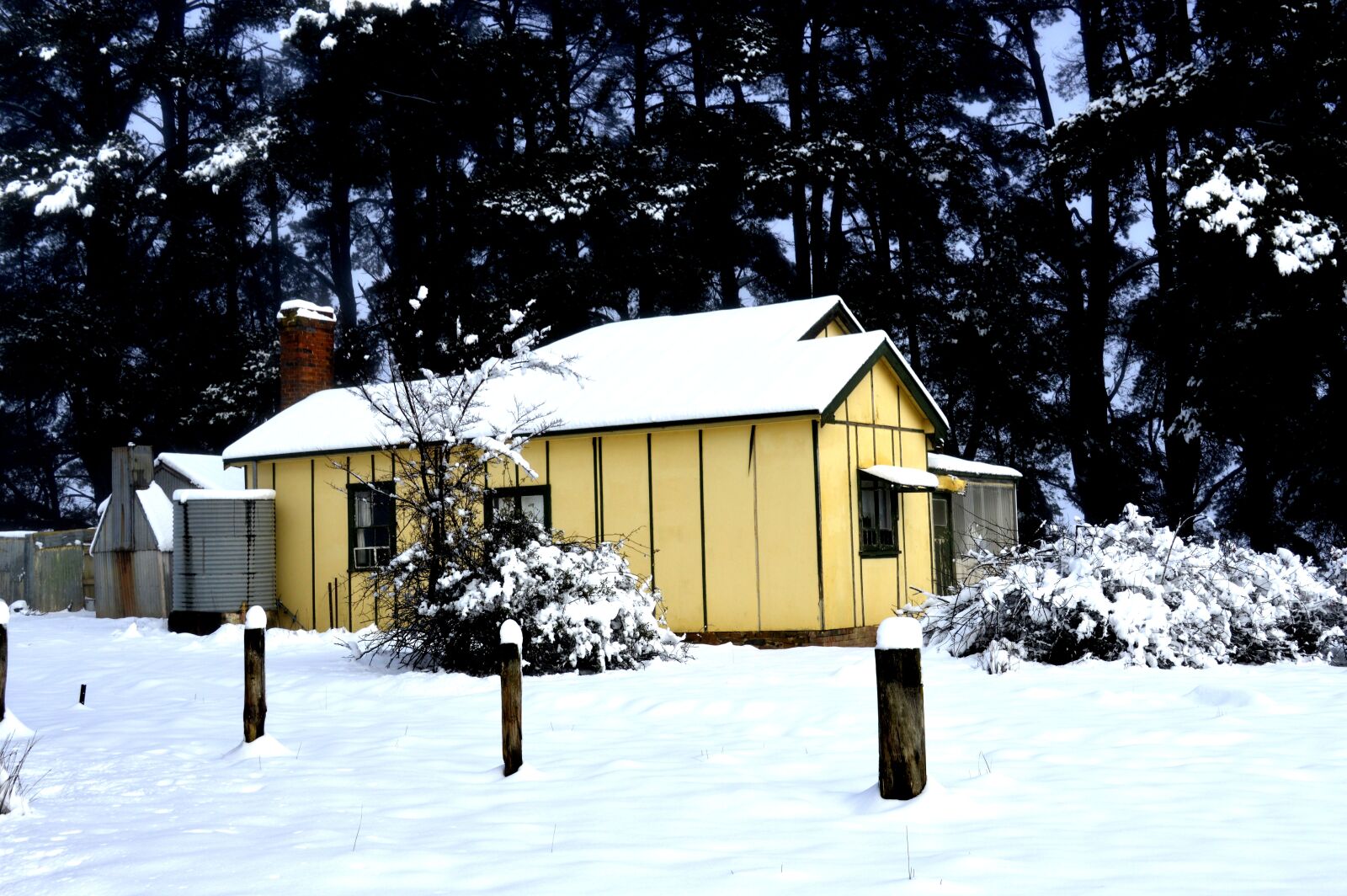 Nikon D3200 sample photo. Old house, farmhouse, snow photography