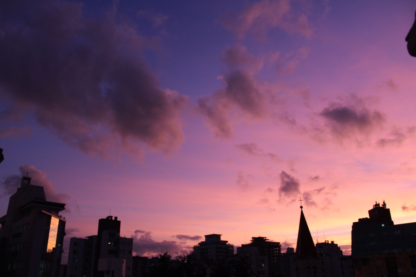 Canon EOS 1300D (EOS Rebel T6 / EOS Kiss X80) sample photo. Sunset, florianópolis, clouds photography