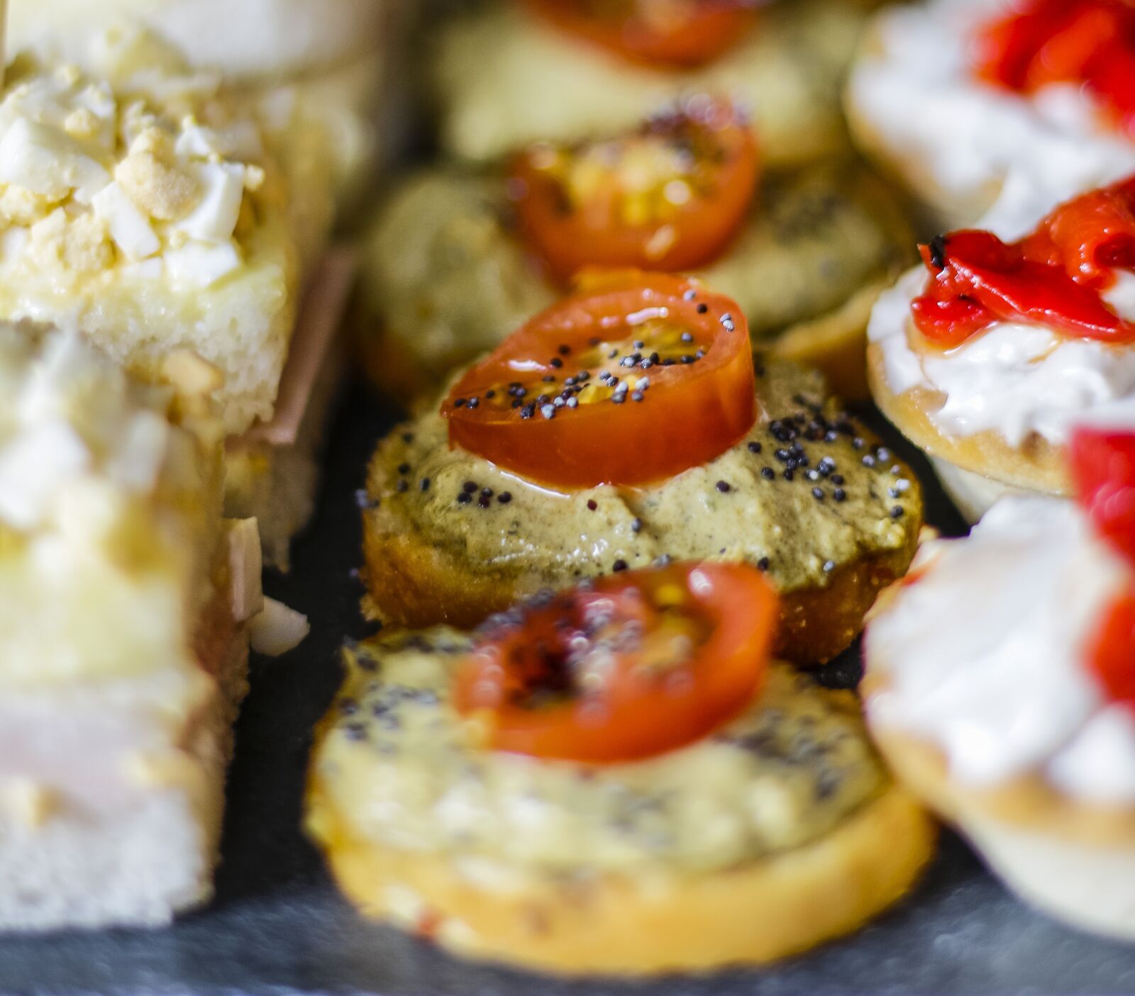 Canon EOS 70D + Canon EF 50mm F1.8 STM sample photo. Food, canapes, bread photography