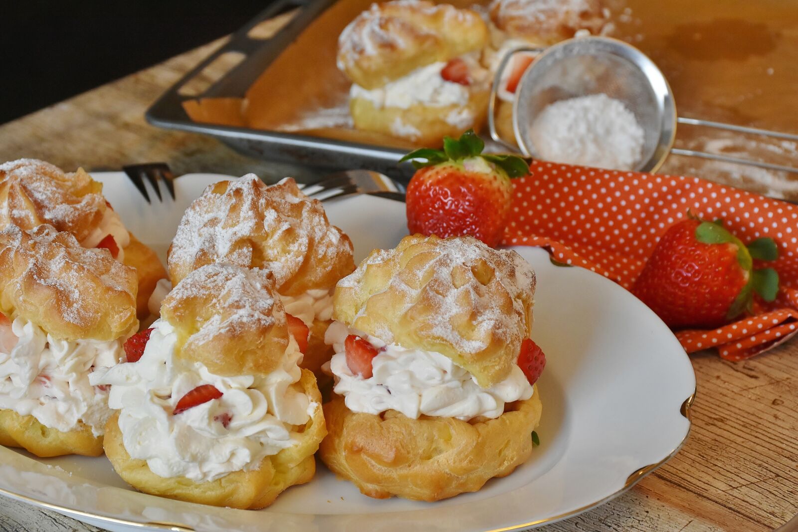 Nikon D7200 sample photo. Cream puff, strawberries, cream photography