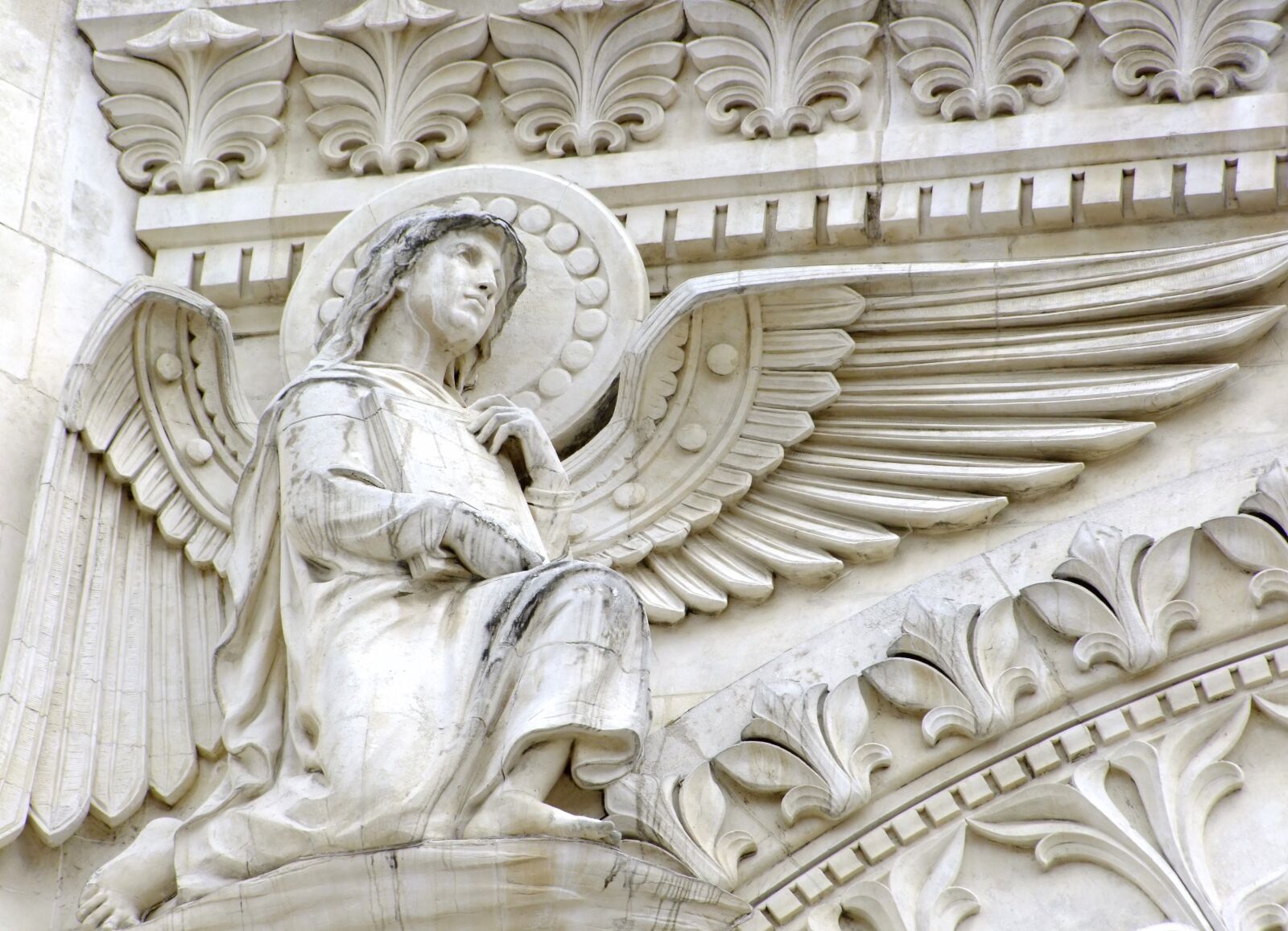 Fujifilm FinePix S100fs sample photo. Statue, church, religion photography