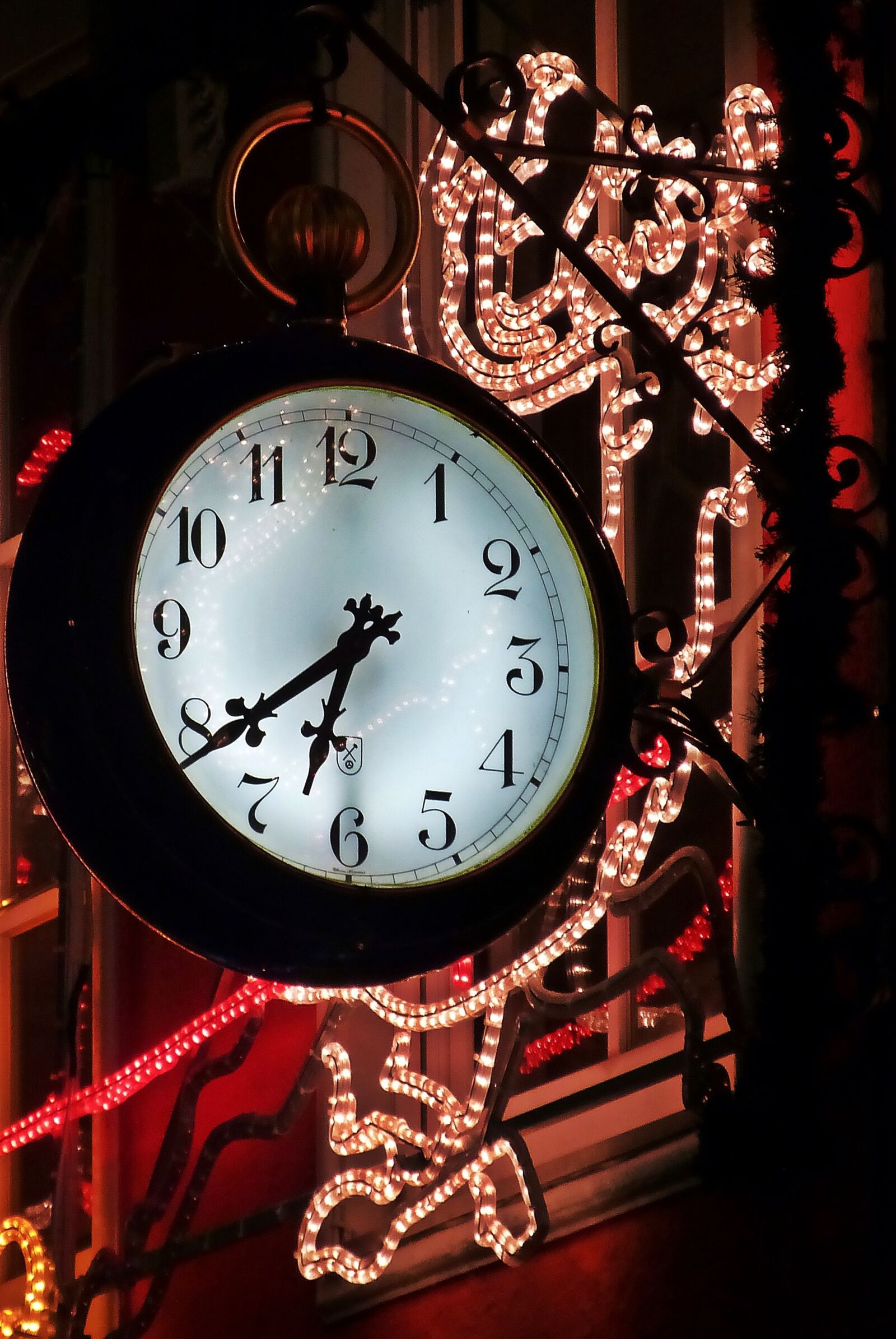 Panasonic Lumix DMC-FZ150 sample photo. Clock, building, time photography