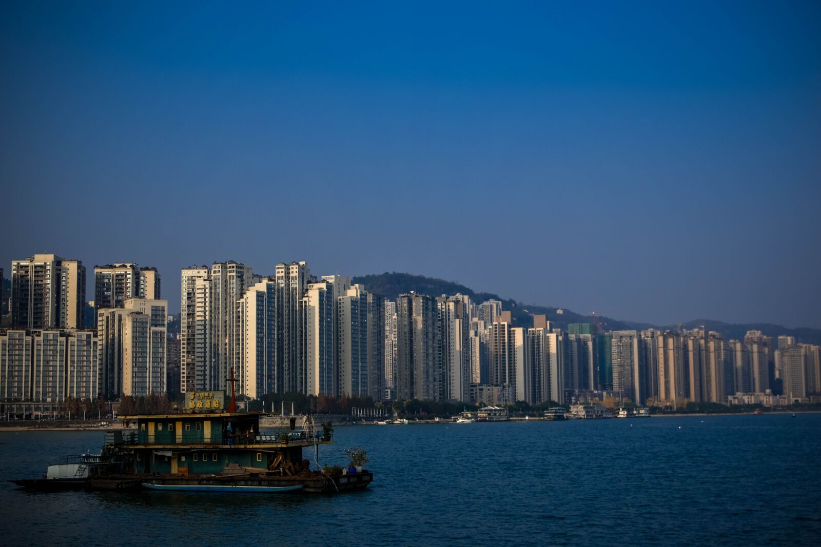 Nikon D5500 sample photo. Ship, building, the yangtze photography