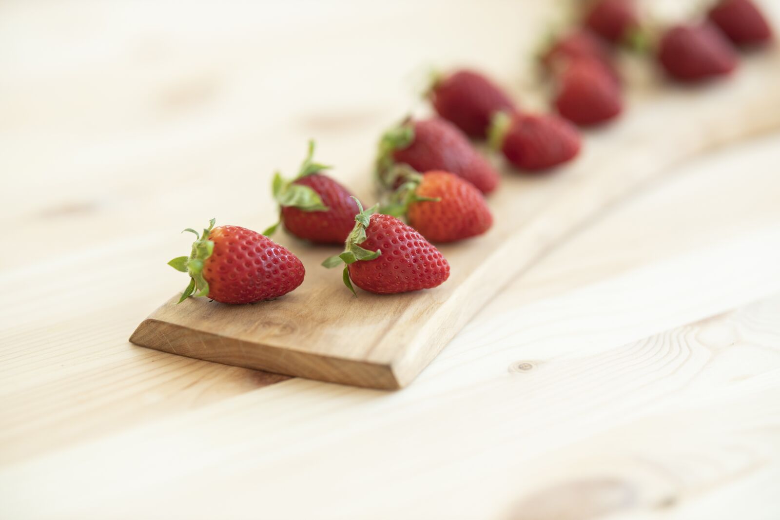 Canon EOS R + Canon RF 85mm F1.2L USM sample photo. Strawberry, red, fruit photography