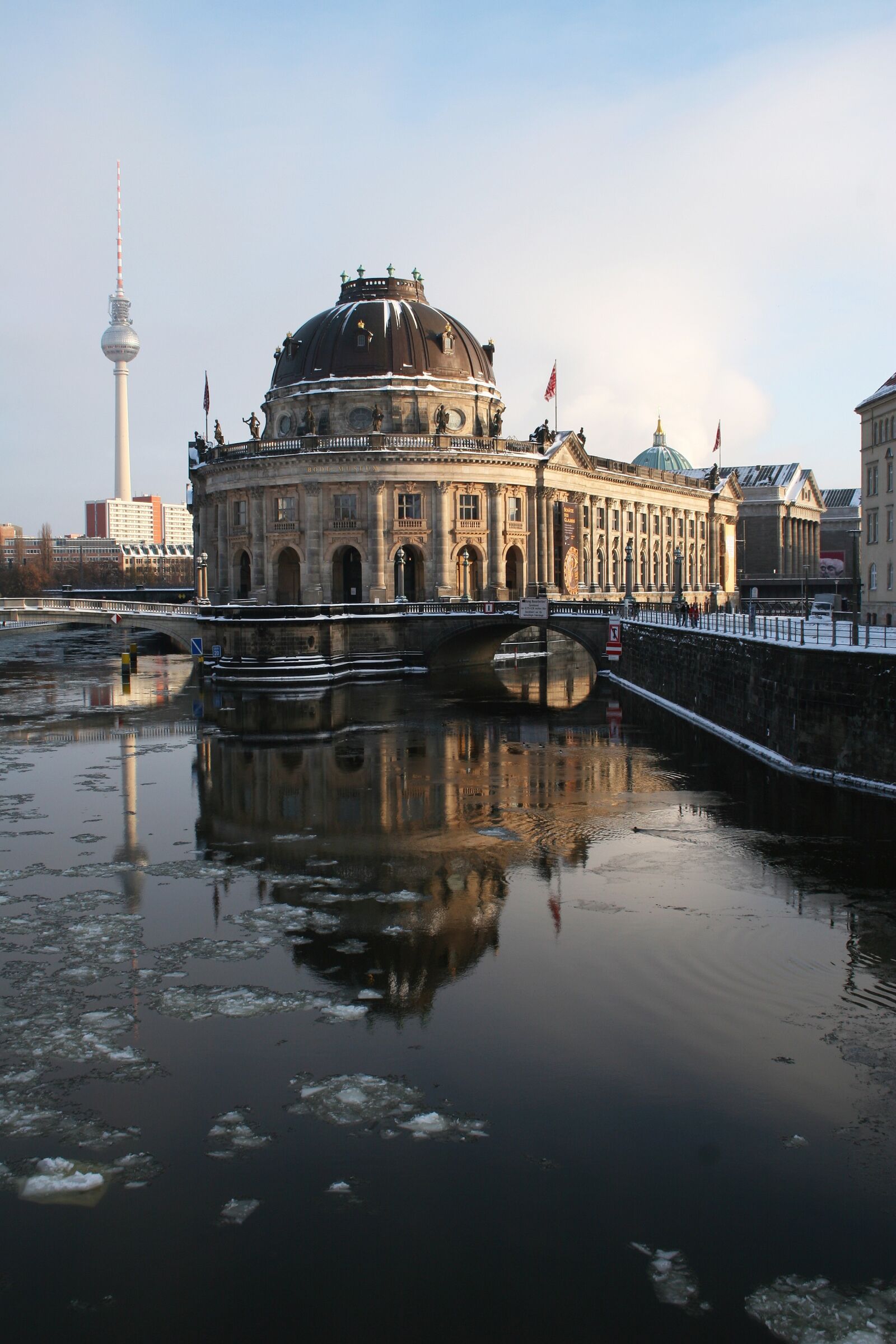 Canon EOS 20D sample photo. Berlin, alexander, museum photography