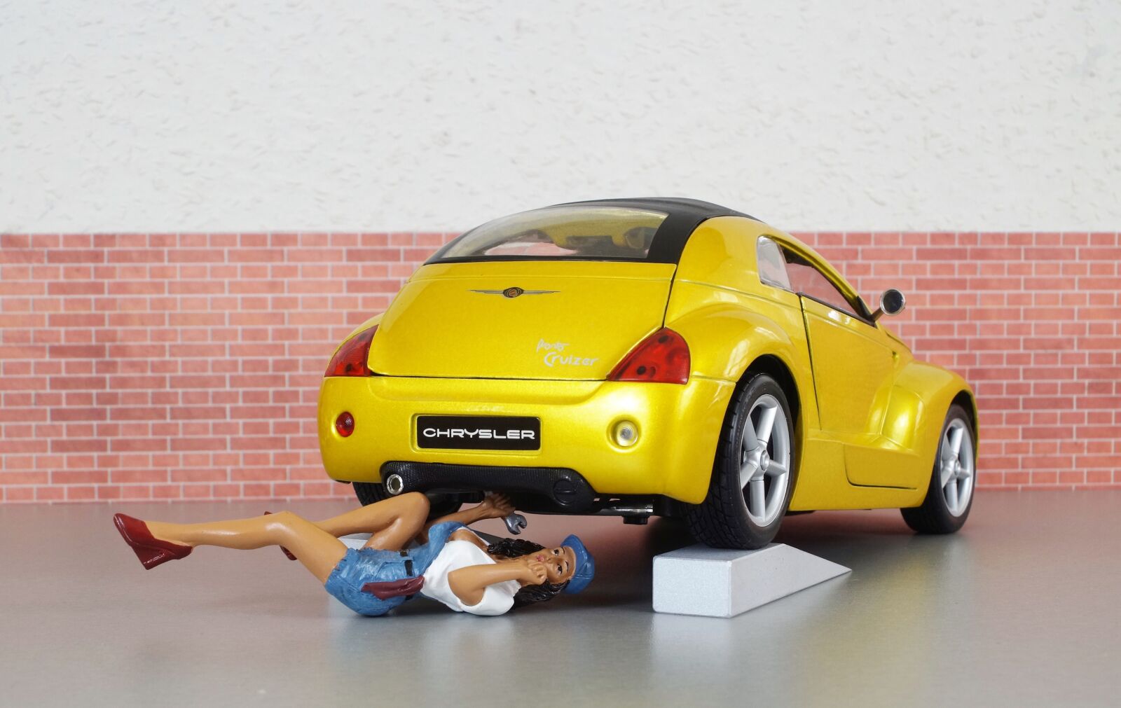 Sony DT 18-70mm F3.5-5.6 sample photo. Model car, chrysler, cruiser photography