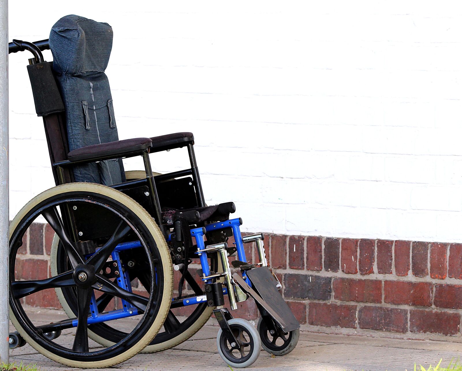 150-600mm F5-6.3 DG OS HSM | Contemporary 015 sample photo. Wheelchair, disability, lame photography