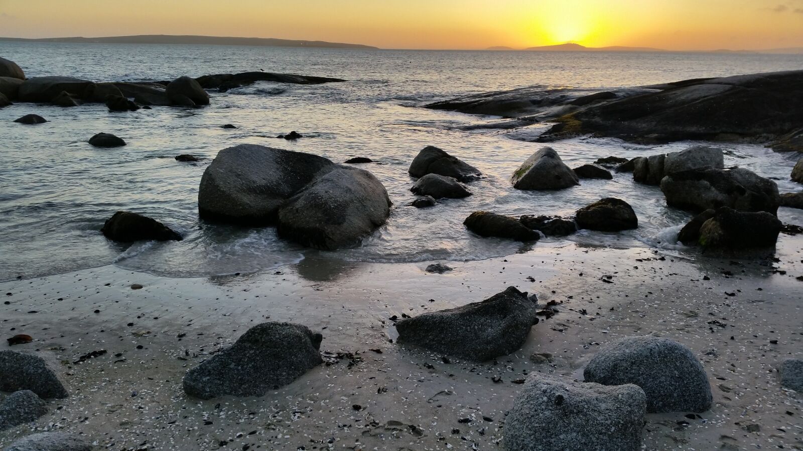 Samsung Galaxy S5 sample photo. Beach, rocks, sunrise photography