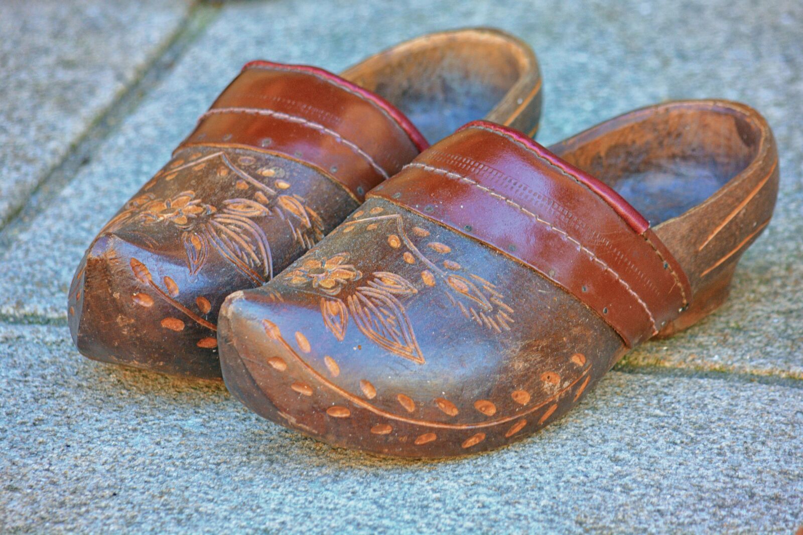Nikon D5200 sample photo. Clogs, wood, farm photography
